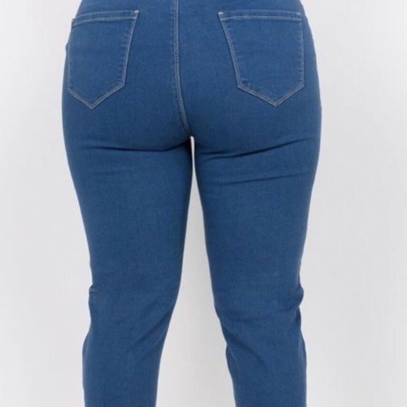 Distressed Jeans - Picture 3 of 8